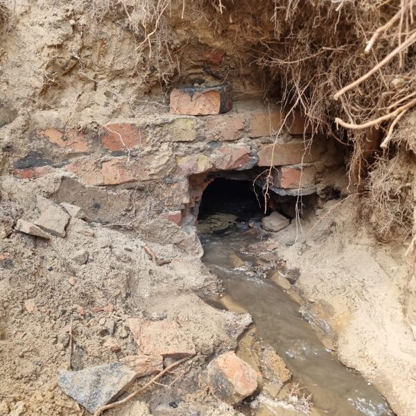 Cauruļu nomaiņa starp akām